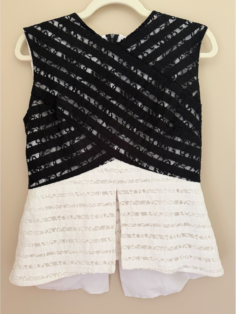 BCBG MaxAzria - L - lace top